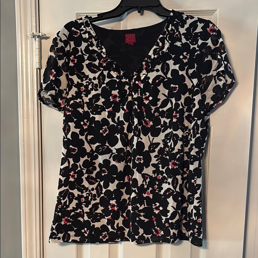 212 Collection Black Floral with Red Centers Short Sleeve Top